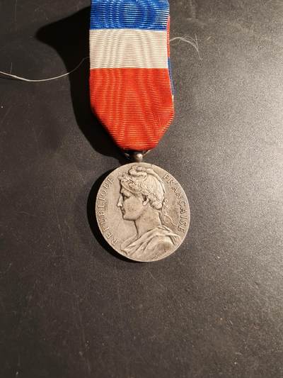 老王徽章第169期 - 法国银级劳工奖章    950银    1956年社会安全部    11.7g