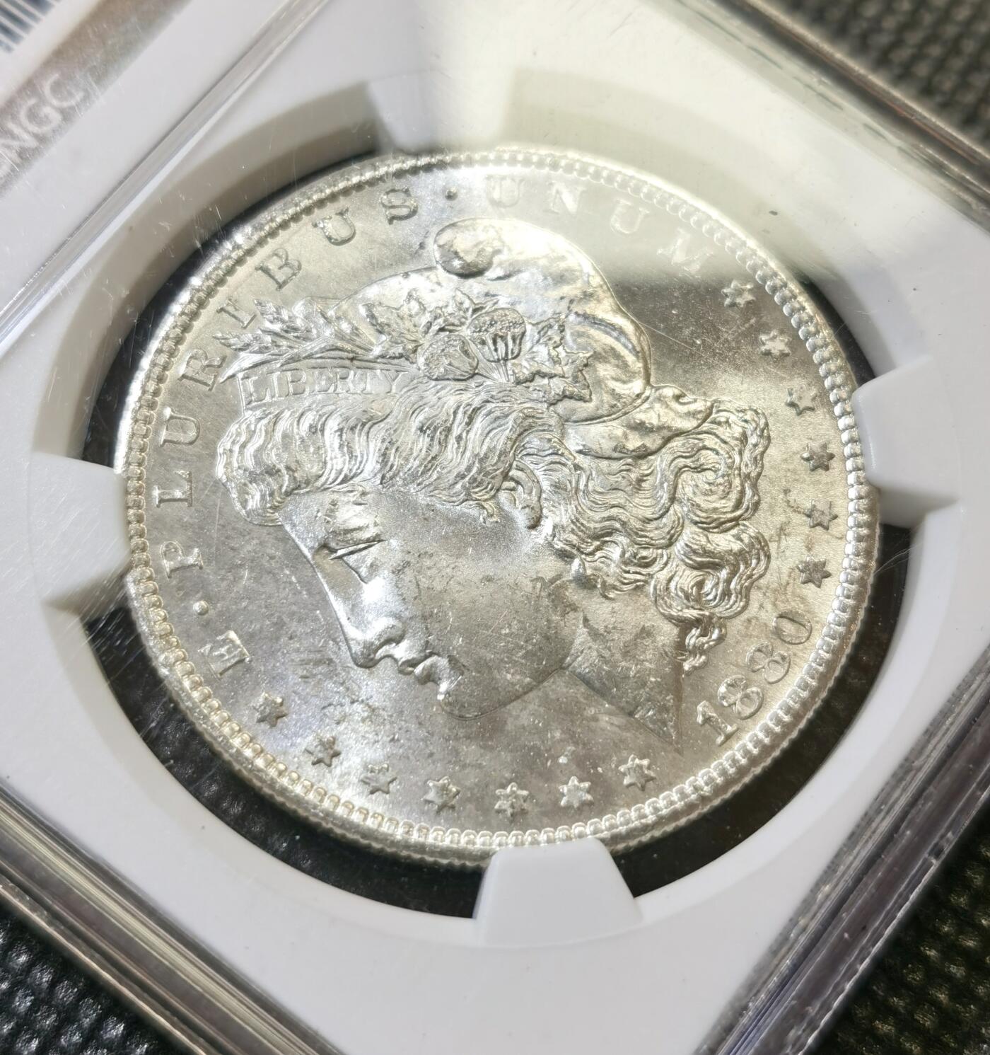 甄臻铺-世界币章拍卖（第43期）送拍享返佣金等优惠多多 NGC-MS64 1880年S版摩根，币面干净，PL质感