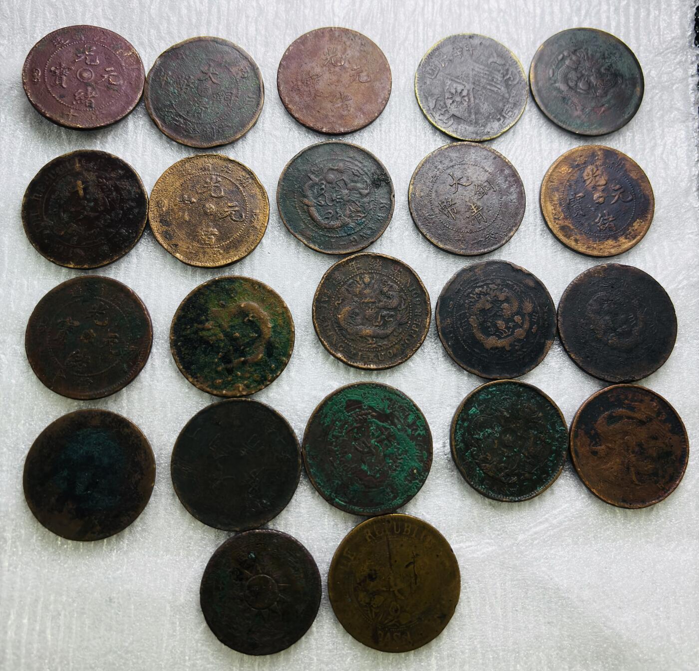 文馨钱币收藏第 284 场，【 长期接收代拍品】老藏家拍品南朝鲜李承晚时期货币，泰国大型纪念币，土耳其各时期及各国套币场 光绪元宝，大清铜币，民国双旗，党徽一分一组 22 枚