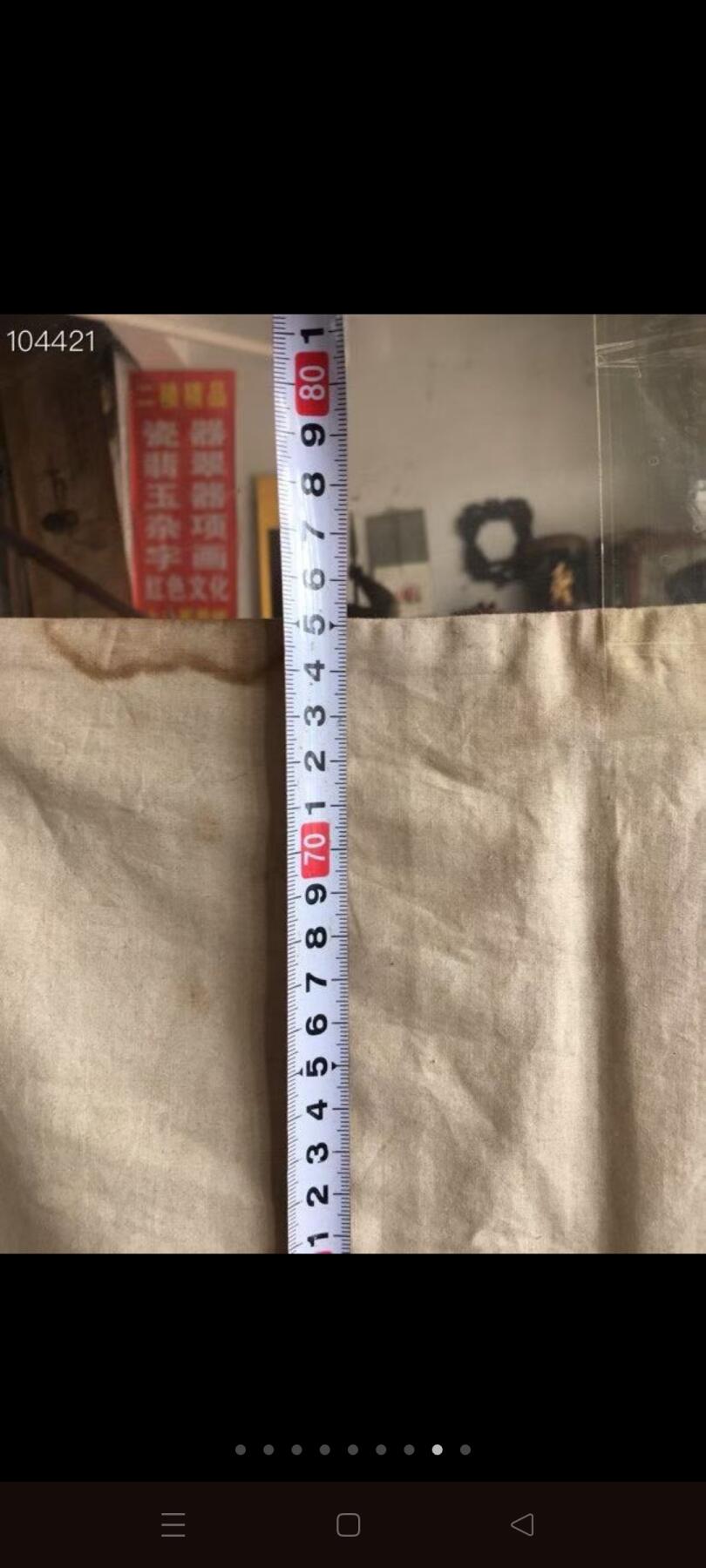 清代刺绣赏品，图案精美绝伦，清秀优雅别致，花儿怒放、鸟儿枝头喳喳、蝴蝶🦋飞飞、嬉戏花朵🌺花蕊争胜！春意盎然喜庆祥和，绣工精湛复杂精细，漂亮无比，色泽鲜艳醇厚饱满，图案精美绝伦，尽显灵动飘逸之唯美意境，惹人醉，包浆浑厚自然，保存完好无损，大开门纯真老货，大户人家所能拥有的高端大气精致优雅之佳品！