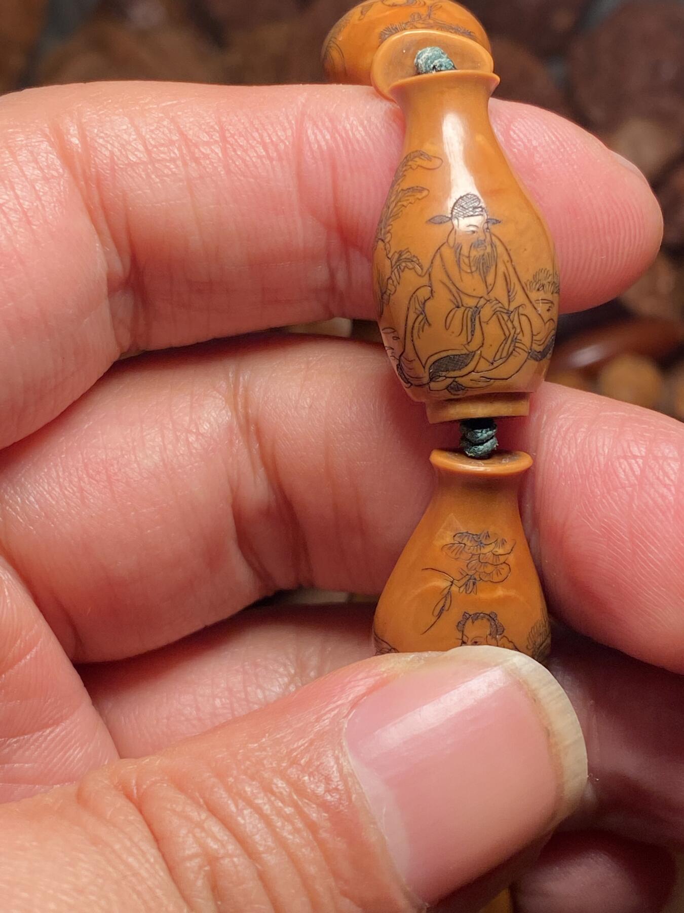 以核会友，中国非物质文化遗产苏工核雕手作 福利苏工核雕，纯手工雕刻，老苏工精品二花四季平安，八仙过海各显神通个性十足，等待有缘人尺寸1。4x2.6喜欢的来