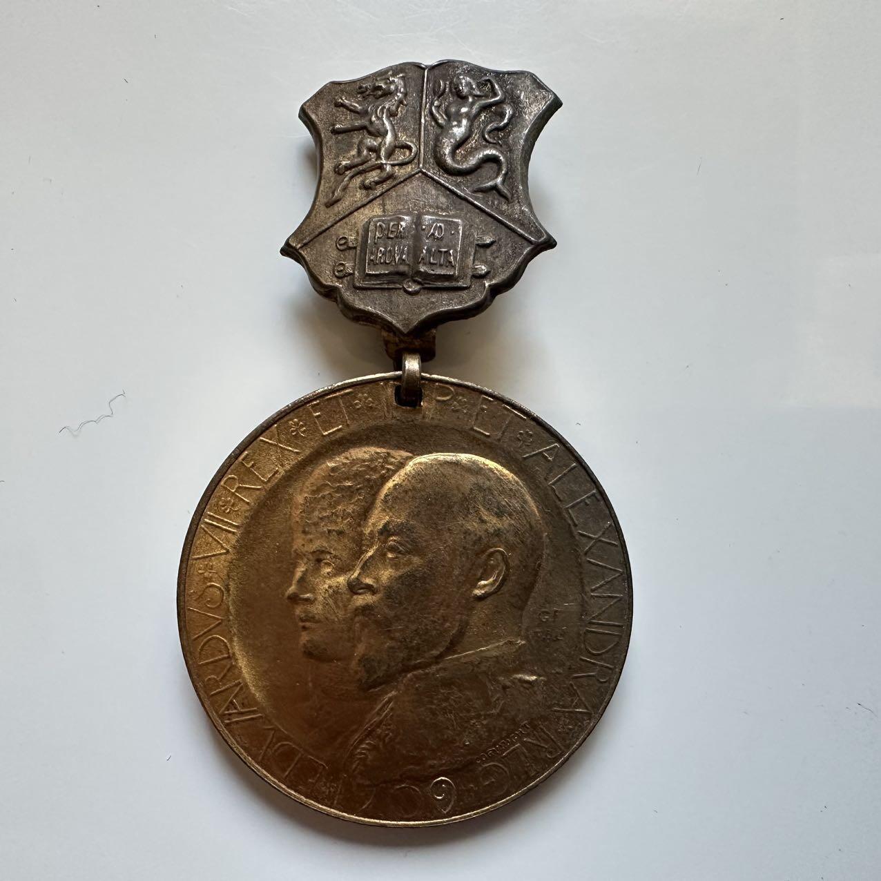 🌹外币初藏🌹🐯2025年第140场  每周二四六晚8️⃣点 接代拍 英国1909年伯明翰大学建校纪念章 35毫米19.8克 铜质镀金