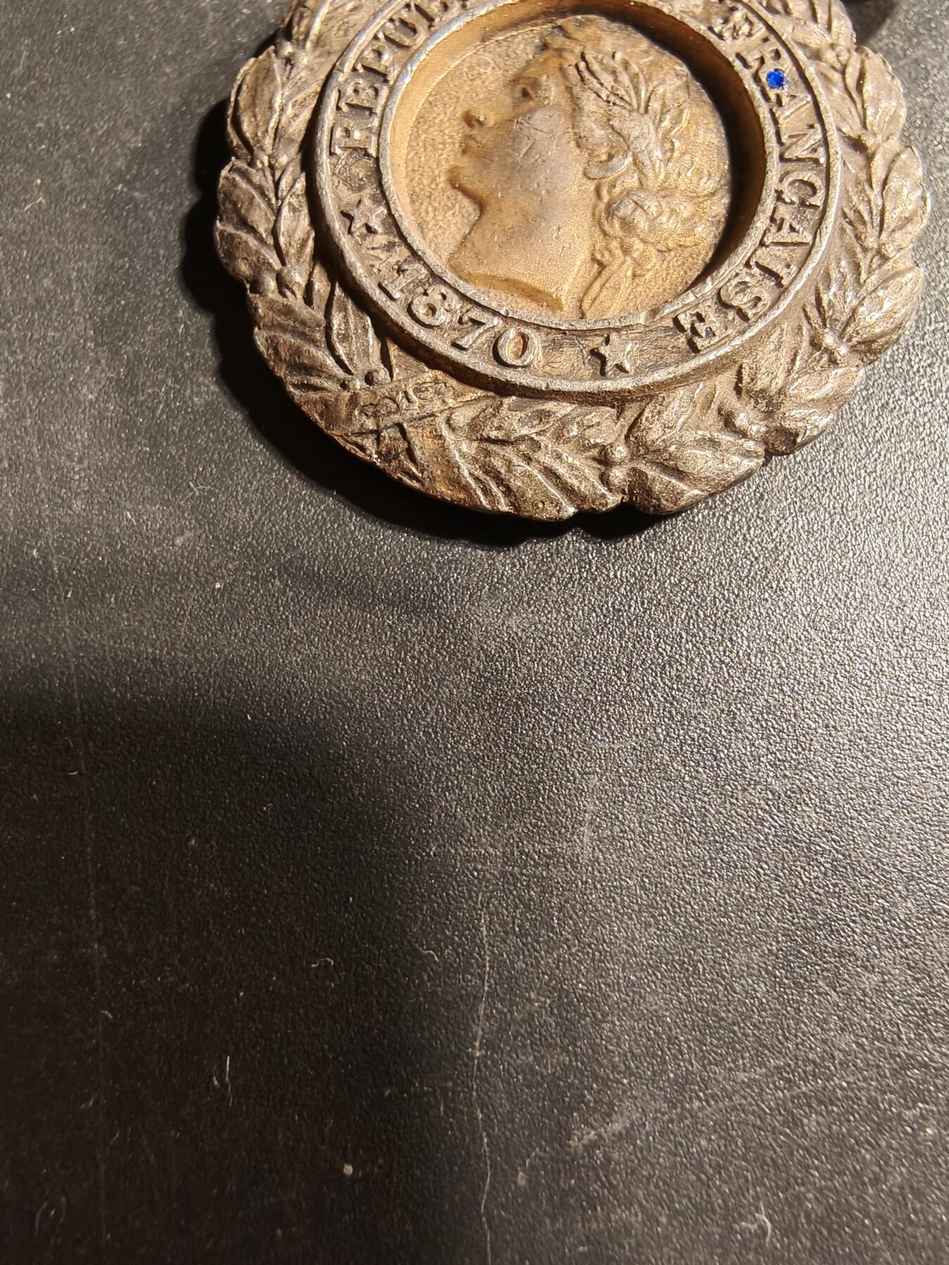 老王徽章第169期 法国军事奖章    三共时期     950银镀金珐琅    无上挂     18.1g