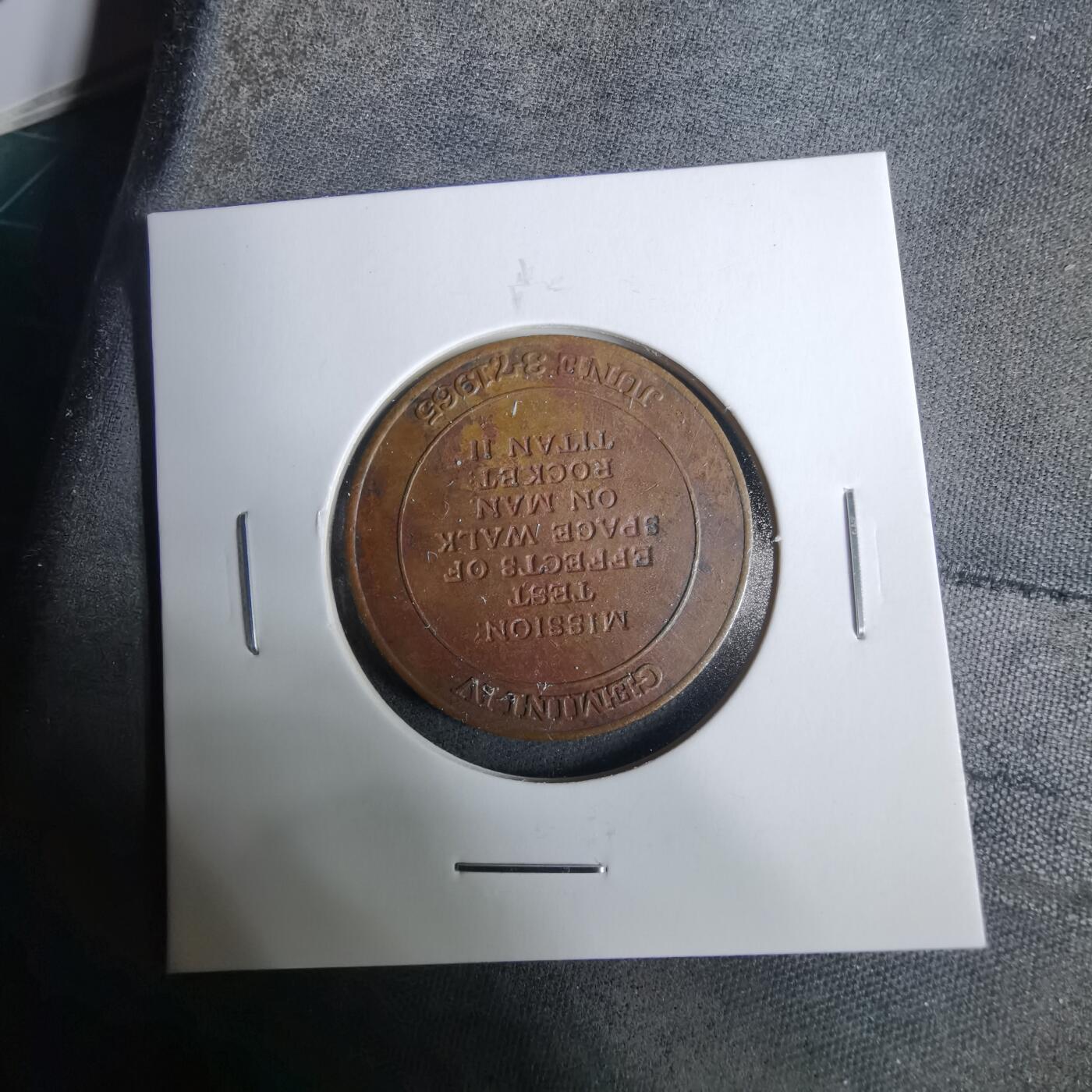 沼泽如烟--第929场 航天纪念章