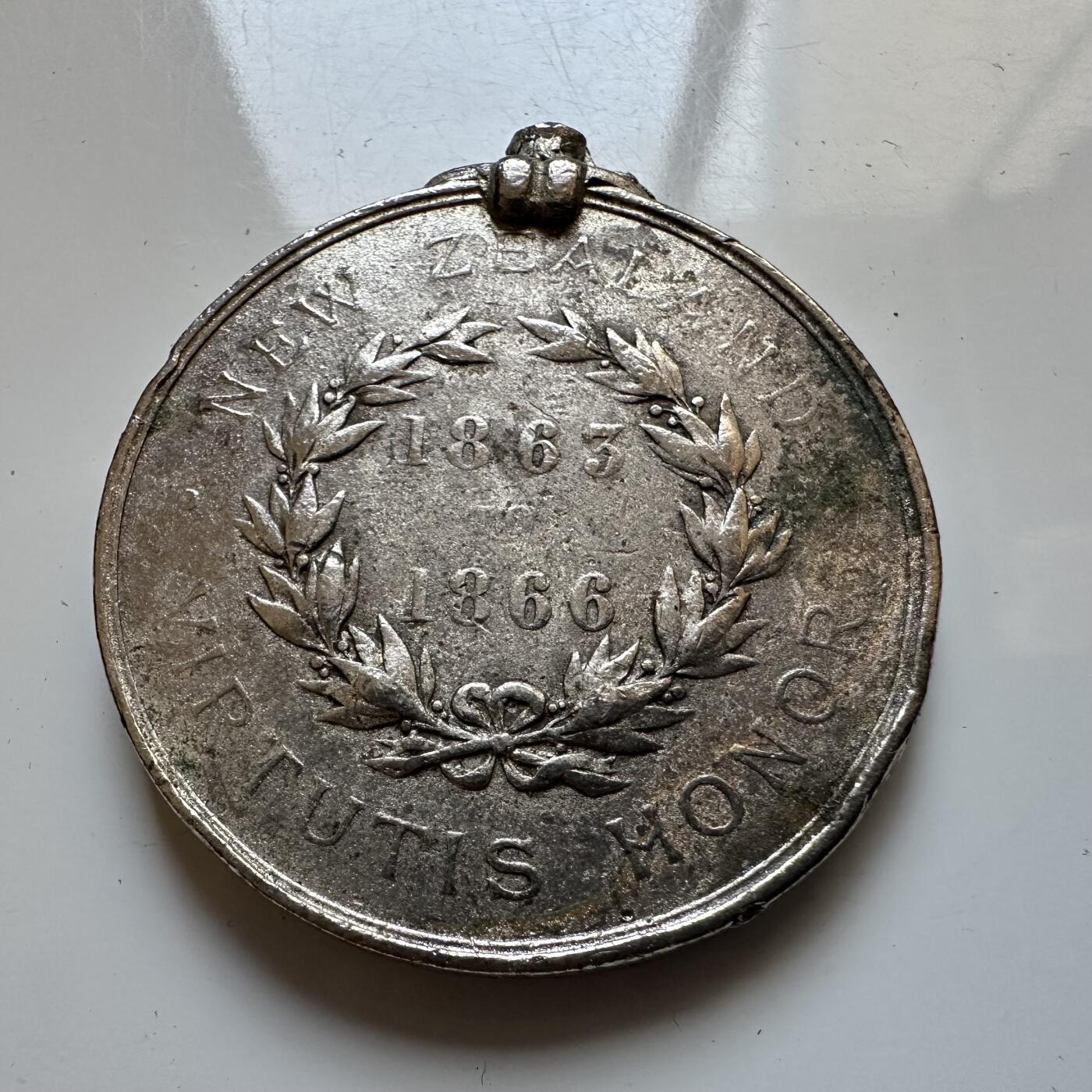 🌹外币初藏🌹🐯2025年第140场  每周二四六晚8️⃣点 接代拍 新西兰1866年新南威尔士土地战争忠诚荣誉纪念章36毫米27.5克 合金