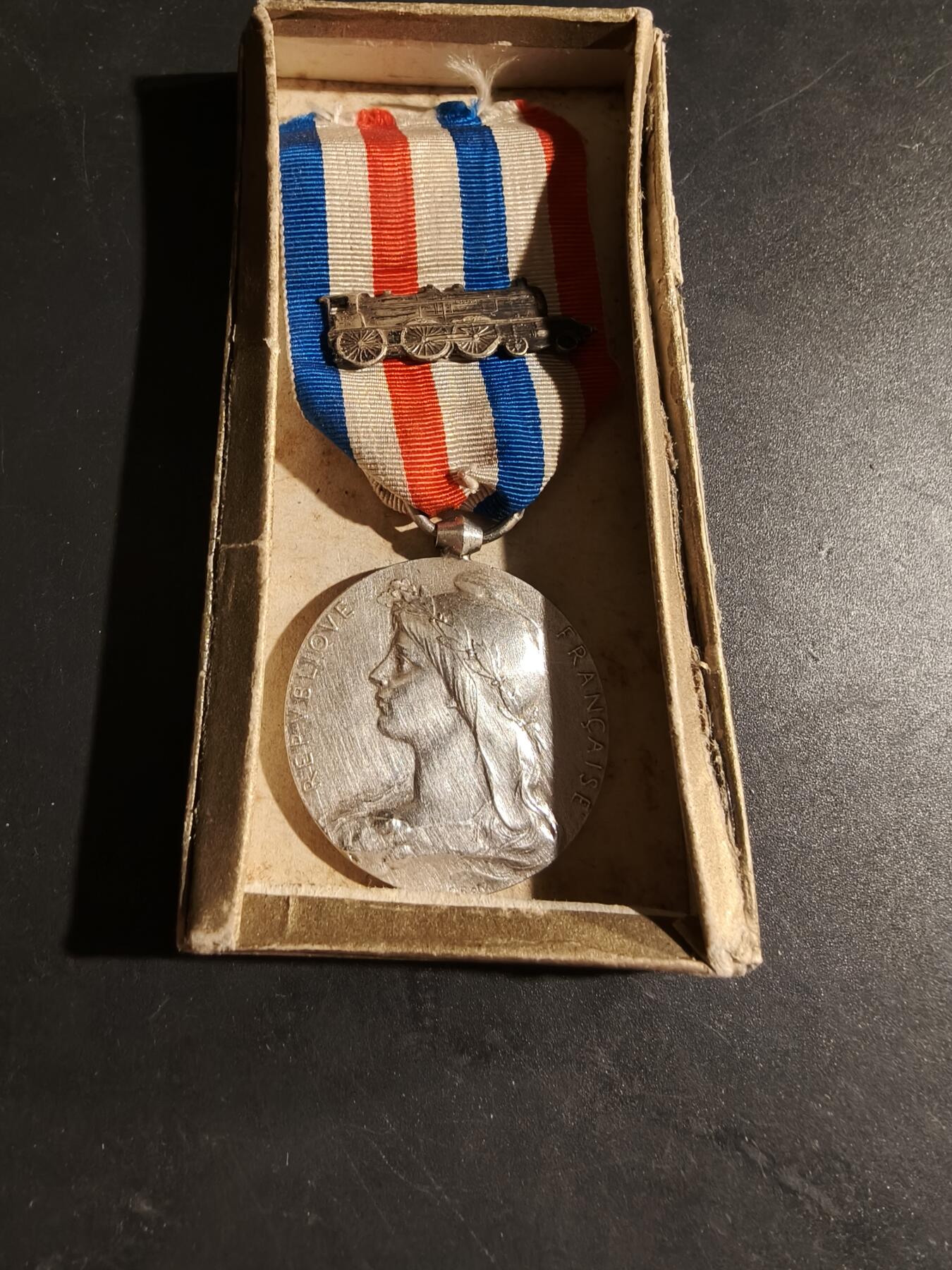 老王徽章第169期 法国铁路服务奖章    原盒     早期罗蒂版本