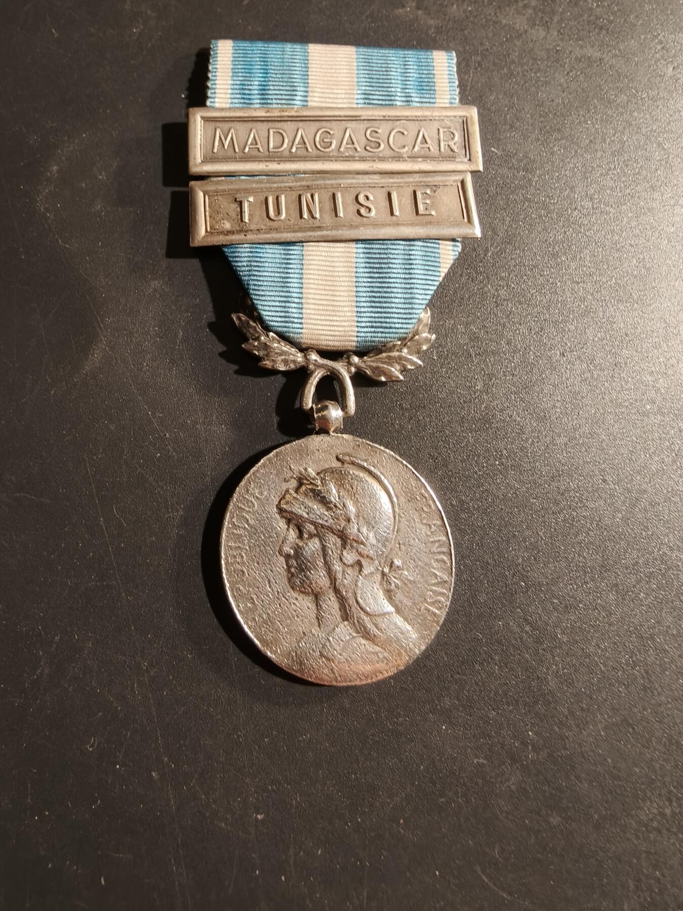 老王徽章第169期 法国殖民奖章   950银    突尼斯、马达加斯加双勋条