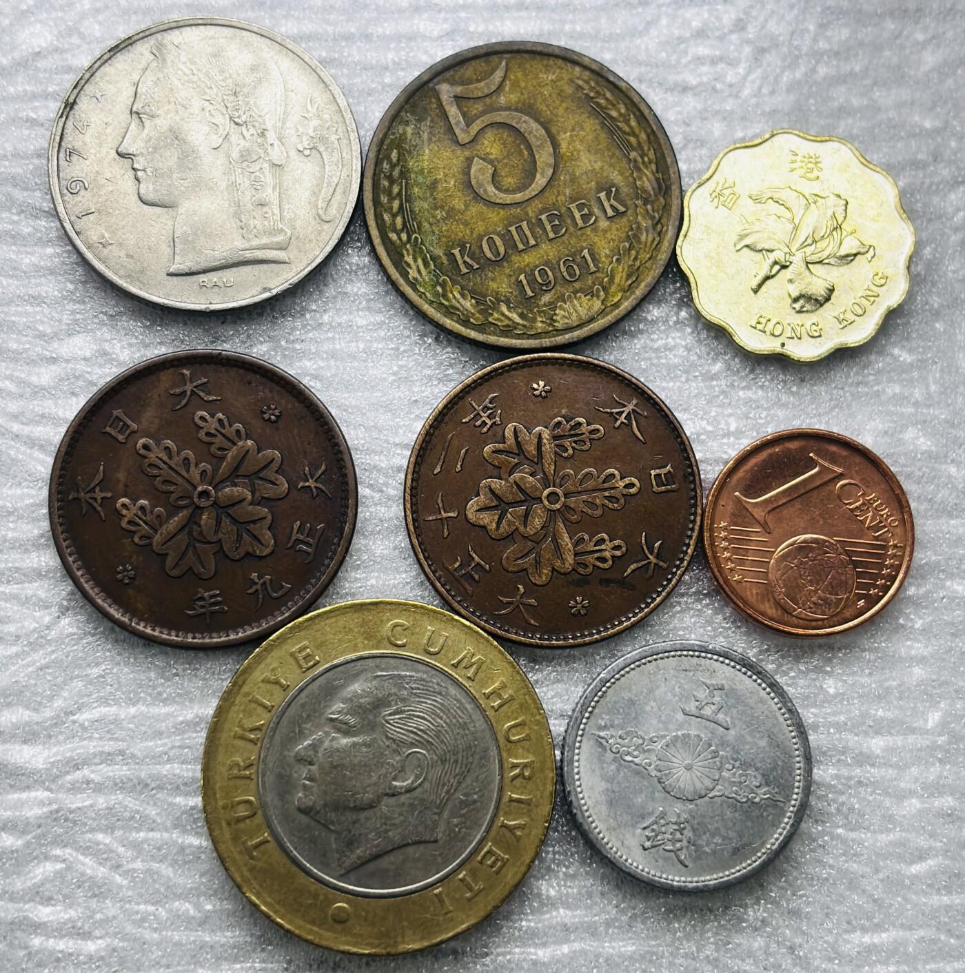 文馨钱币收藏第 284 场，【 长期接收代拍品】老藏家拍品南朝鲜李承晚时期货币，泰国大型纪念币，土耳其各时期及各国套币场 比利时，苏联，日本，土耳其，爱尔兰，中国香港 8 枚