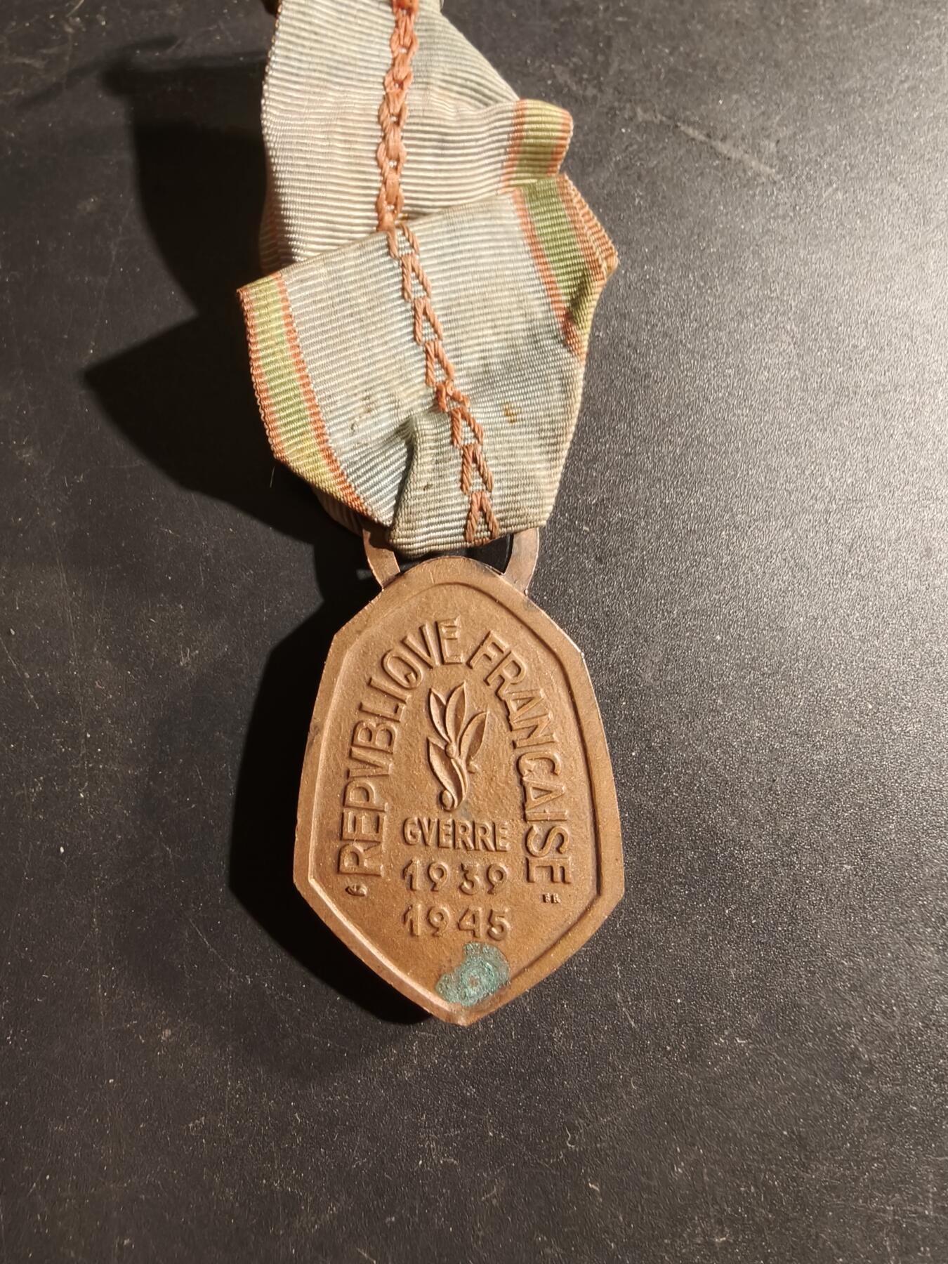 老王徽章第169期 法国二战纪念章