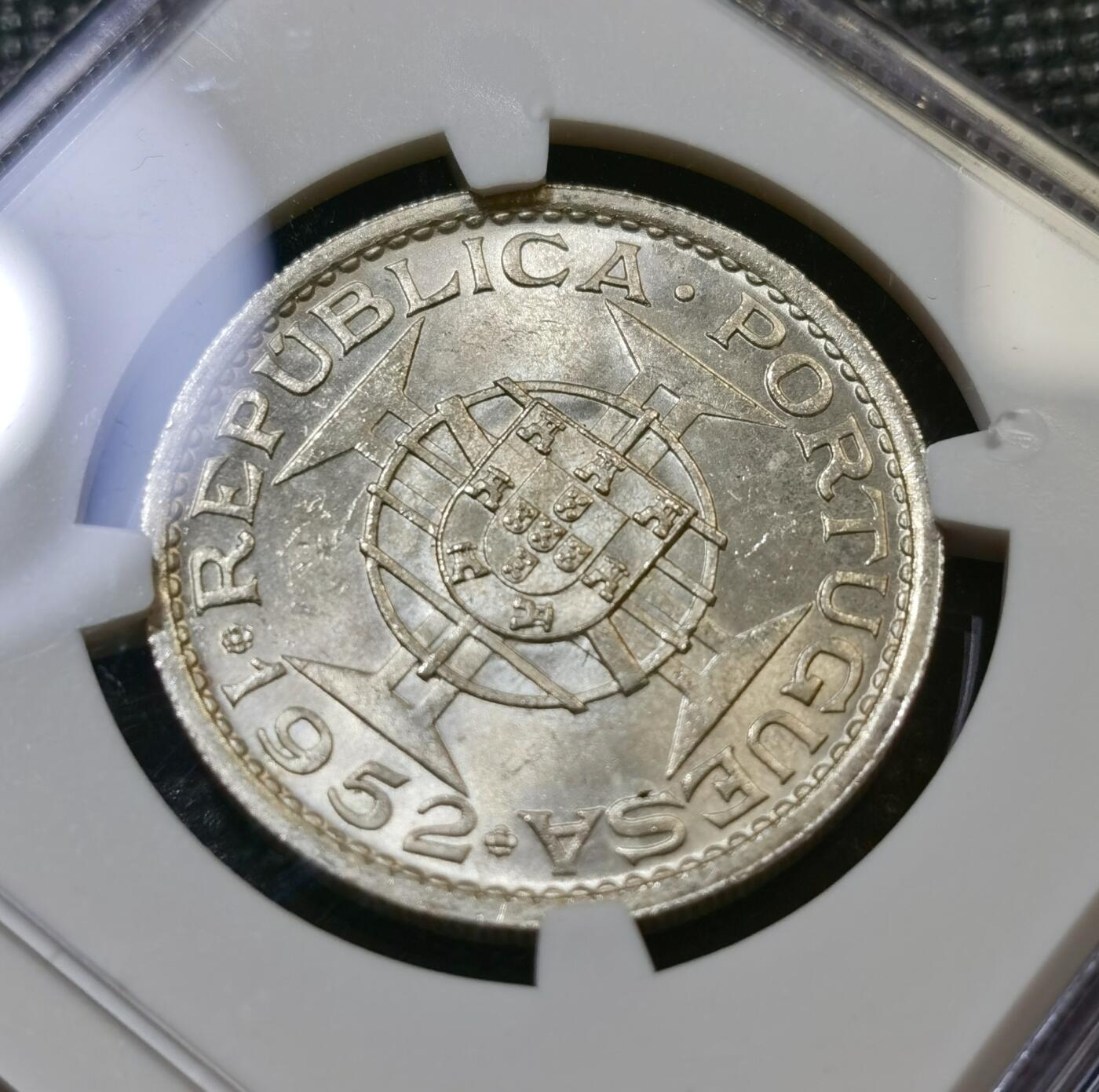 甄臻铺-世界币章拍卖（第43期）送拍享返佣金等优惠多多 NGC-MS64 1952年 中国澳门 首版5元银币