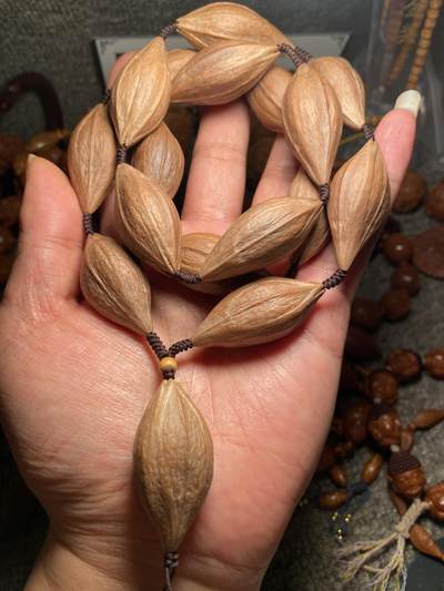 以核会友，中国非物质文化遗产苏工核雕手作 - 福利苏工核雕，纯手天然，四花梅林大核原皮大脖挂，个性十足，等待有缘人，与众不同，尺寸2。0x4.7喜欢的来