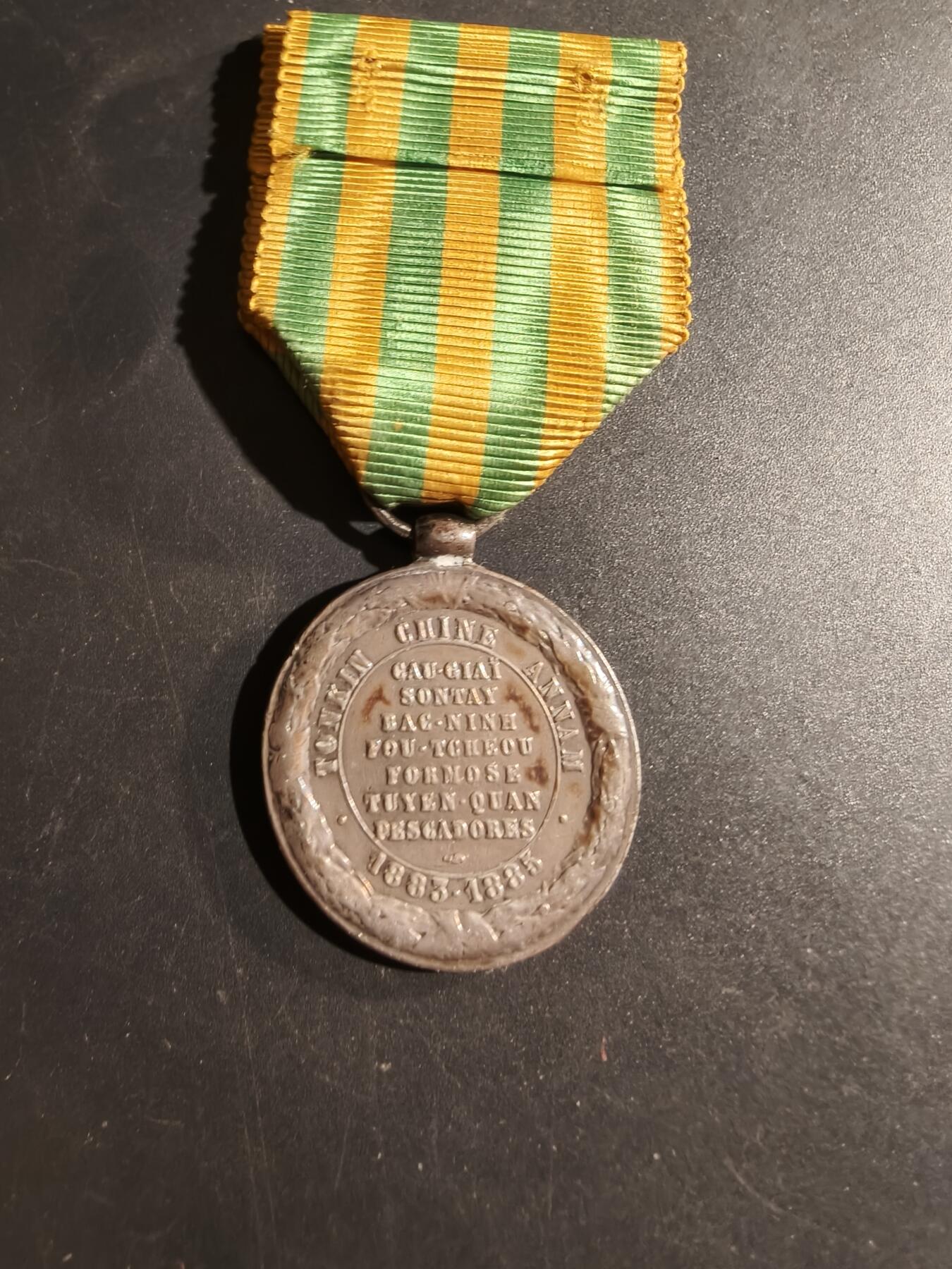 老王徽章第169期 法国1883-1885中法战争奖章     海军7地名版    950银