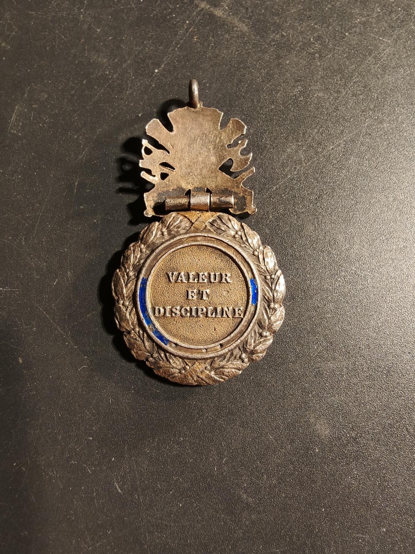 老王徽章第169期 法国军事奖章    三共时期     950银镀金珐琅    无上挂     18.1g