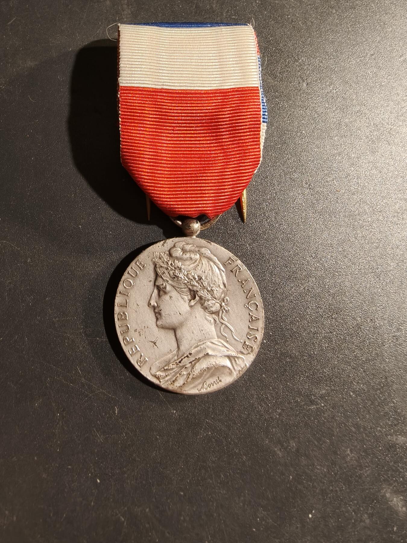 老王徽章第169期 法国银级劳工奖章    950银    1984年    12.2g