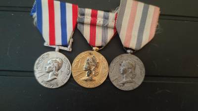 全场0元起拍，周六（12.13）下午5点开始，第70期 - 法国铁路奖章一组。