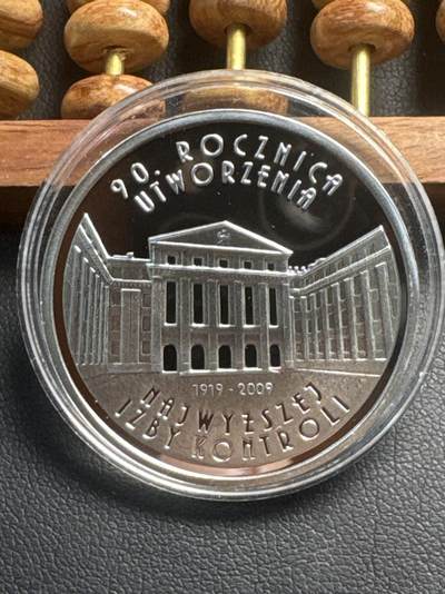 ❤️【币观天下】❤️ 第334期钱币拍卖- 2025.12.12周五晚上6点半场-长期征集拍品 - 波兰2009年最高议会90周年幻彩银币，925银，14.14克