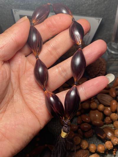 以核会友，中国非物质文化遗产苏工核雕手作 - 福利苏工核雕，纯手工打磨，天然紫核随型光珠，老料，个性十足，等待有缘人，市场无同款，尺寸1。5x3.25左右喜欢的来