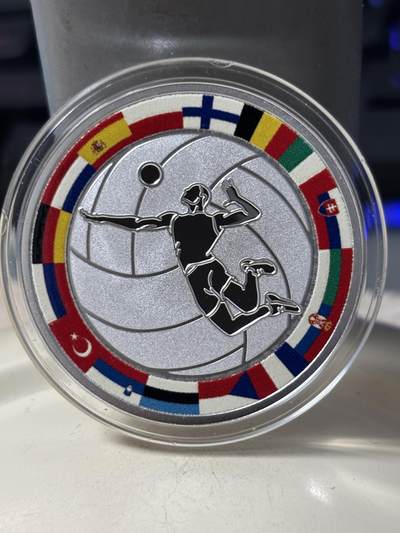 第185期拍卖 - 纽埃2017年体育运动项目排球彩色精制纪念银币，925银，17.5克，发行999枚