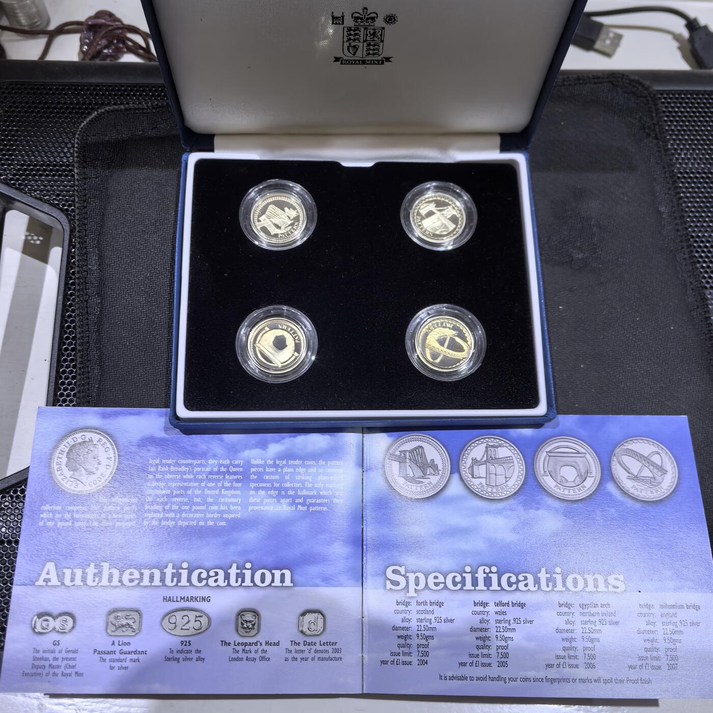 道一币馆币章第一百五十八场 原盒证 英国2003年英国的桥系列1镑精制银币四枚套