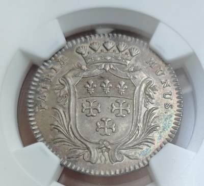 瓶子🏺第220期拍卖会 -  法国18世纪早期十字架徽记鸢尾花JETON银质代币  NGC MS63