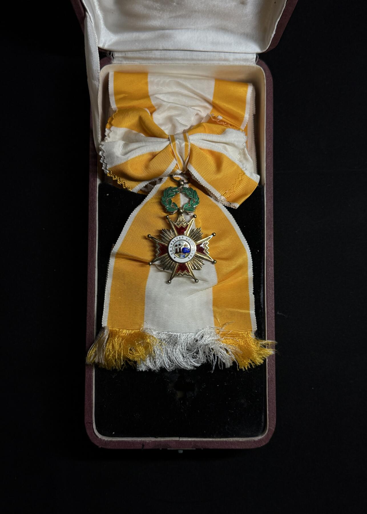 欢庆元旦！戎马世界章牌大赏第109期元旦大拍 西班牙大十字级伊莎贝拉勋章大绶，带盒子，缺少星芒章，佛朗哥时期版本，早期银制，少见