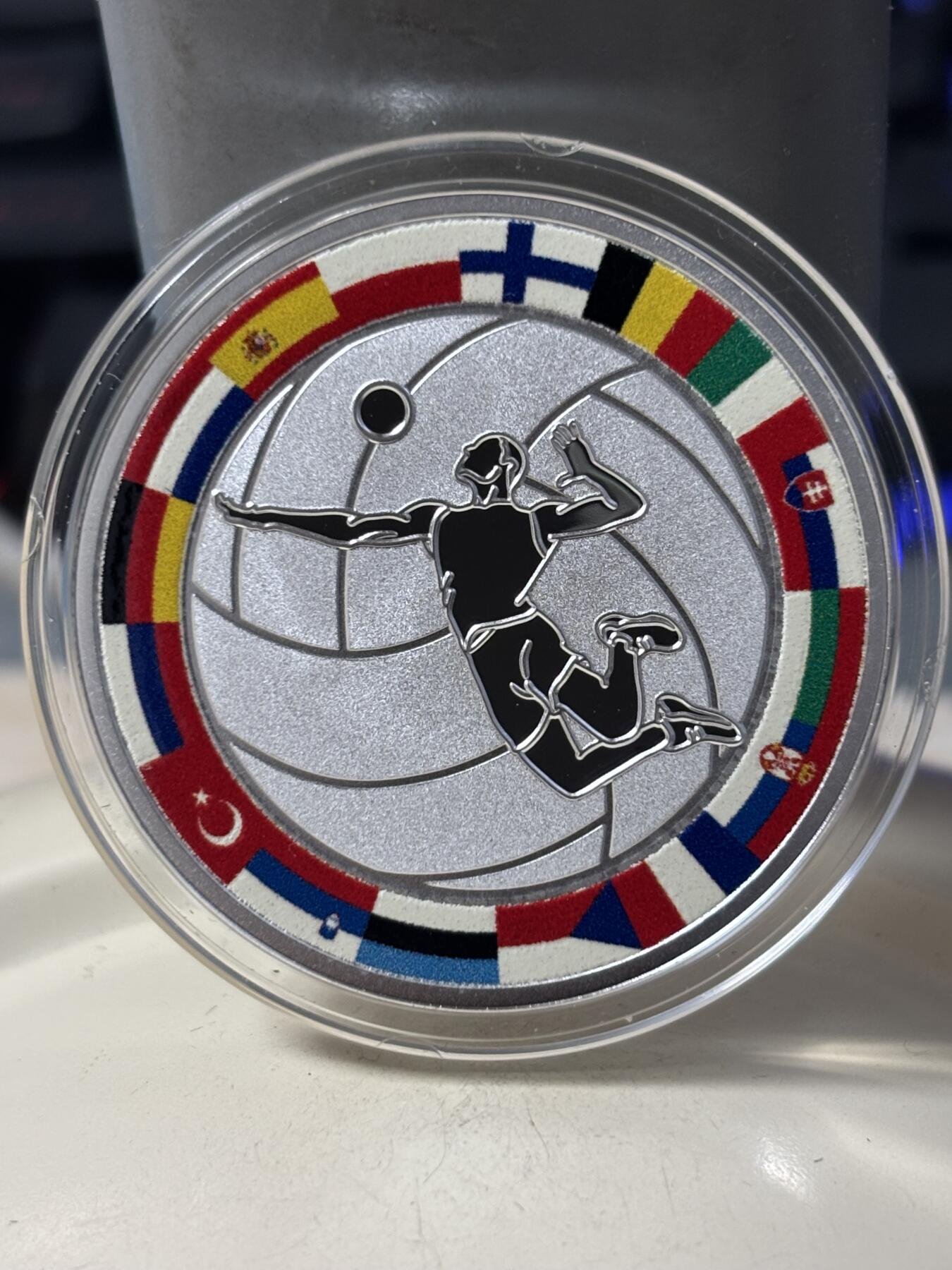 第185期拍卖 纽埃2017年体育运动项目排球彩色精制纪念银币，925银，17.5克，发行999枚