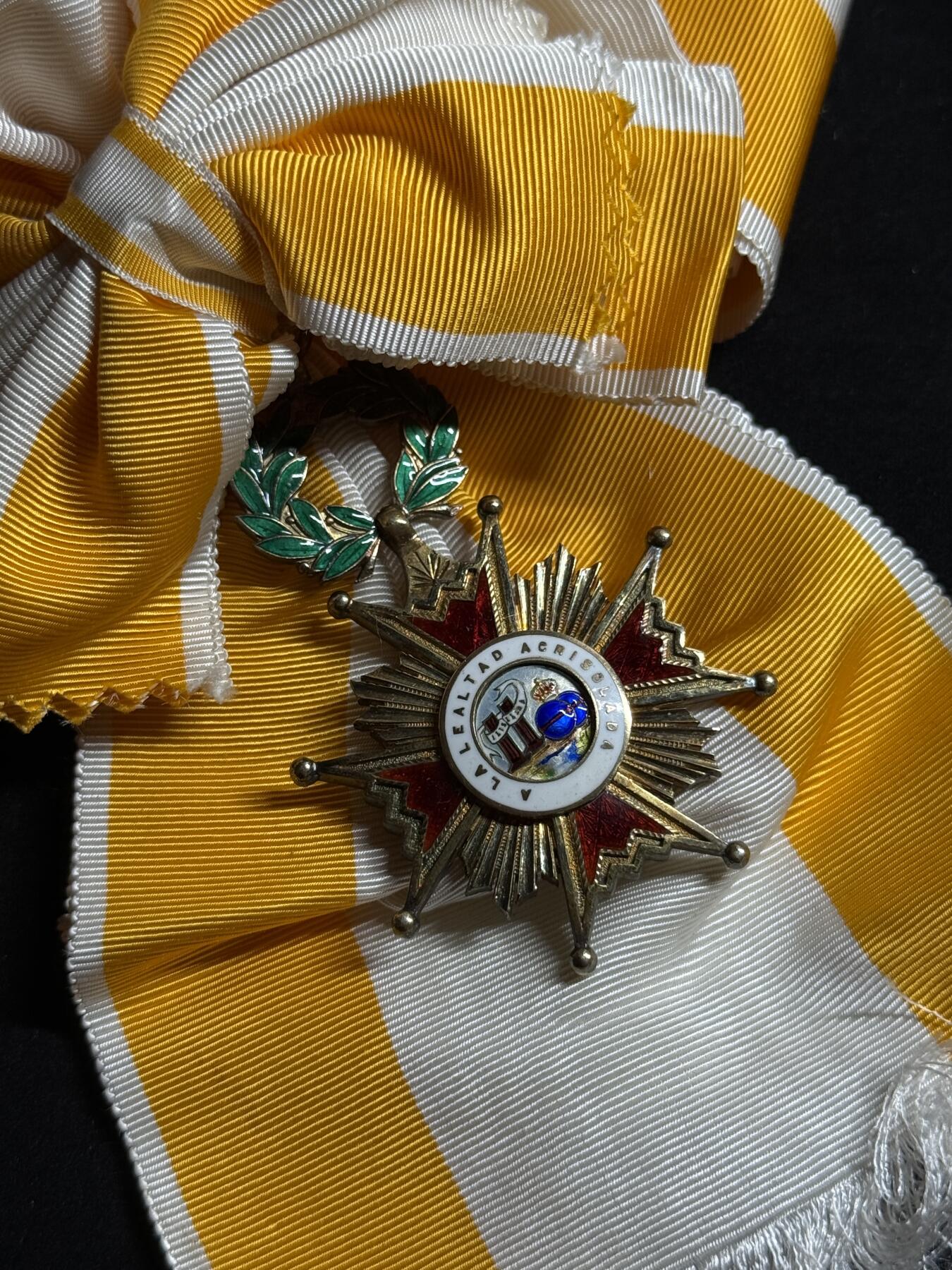 欢庆元旦！戎马世界章牌大赏第109期元旦大拍 西班牙大十字级伊莎贝拉勋章大绶，带盒子，缺少星芒章，佛朗哥时期版本，早期银制，少见