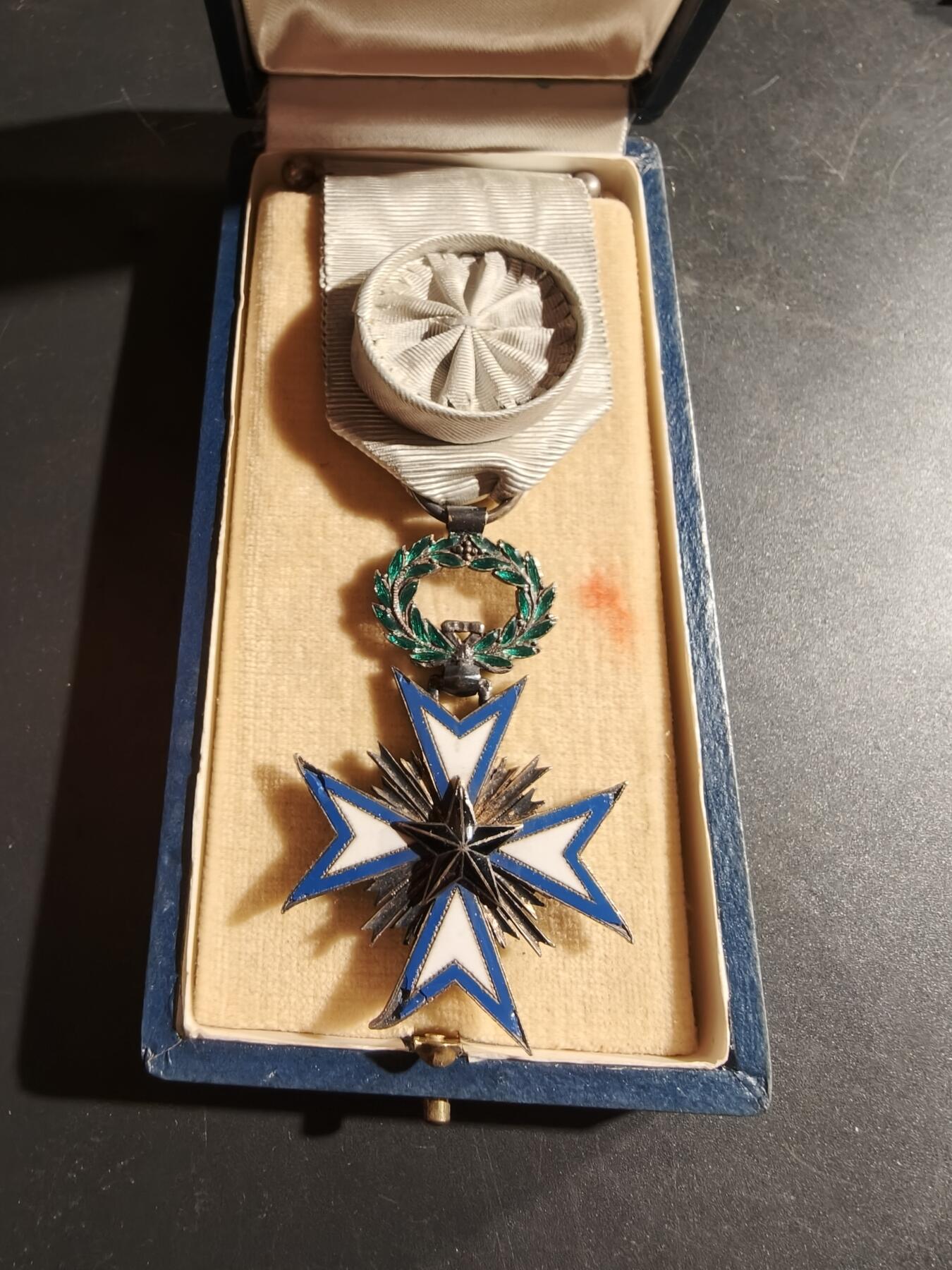老王徽章第169期 法属达荷美军官级黑星勋章    银质珐琅    原盒