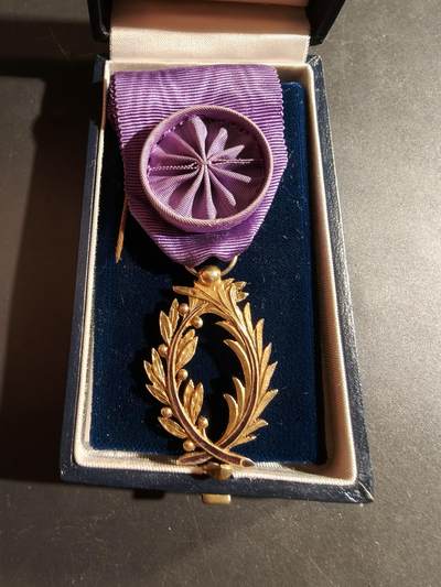 老王徽章第169期 - 法国军官级棕榈叶勋章    银质镀金珐琅    原盒   
