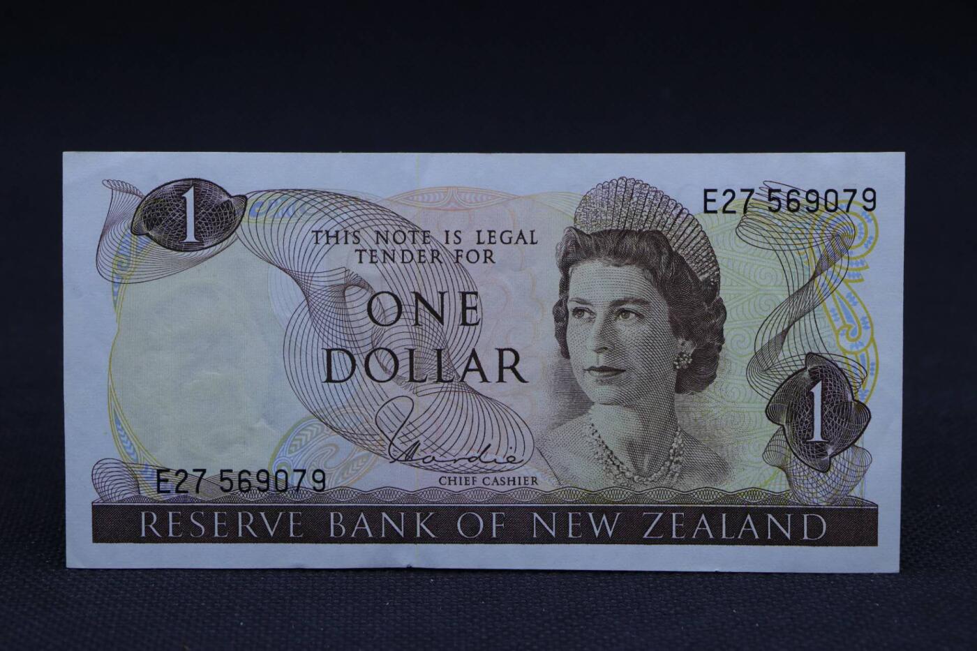 【淘币小摊】限时拍第八百二十八拍  纸币场  满百包邮可预留两周  周一统一发货   新西兰1元纸币【有折】