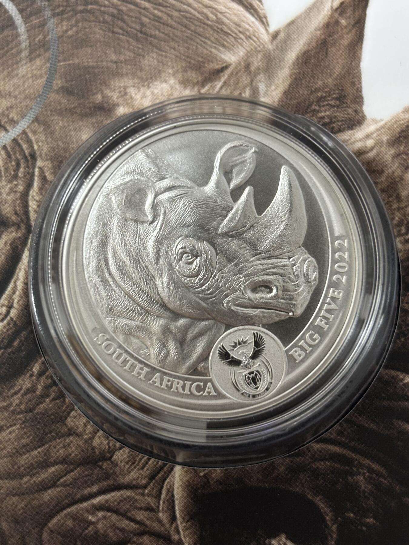 第185期拍卖 卡装南非2022年非洲五霸犀牛1盎司纪念普制银币，999银，发行15000枚