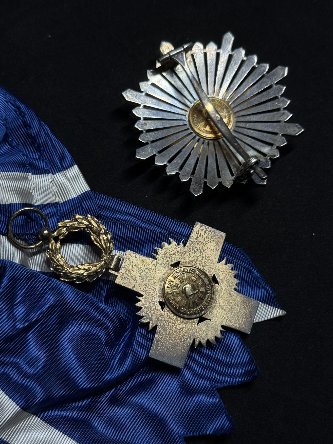 欢庆元旦！戎马世界章牌大赏第109期元旦大拍 萨尔瓦多大十字级何塞•马蒂亚斯•德尔加多勋章，银制，法国亚瑟贝特朗代工