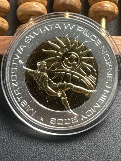 ❤️【币观天下】❤️ 第334期钱币拍卖- 2025.12.12周五晚上6点半场-长期征集拍品 - 波兰2006年世界杯精制银币，925银，14.14克