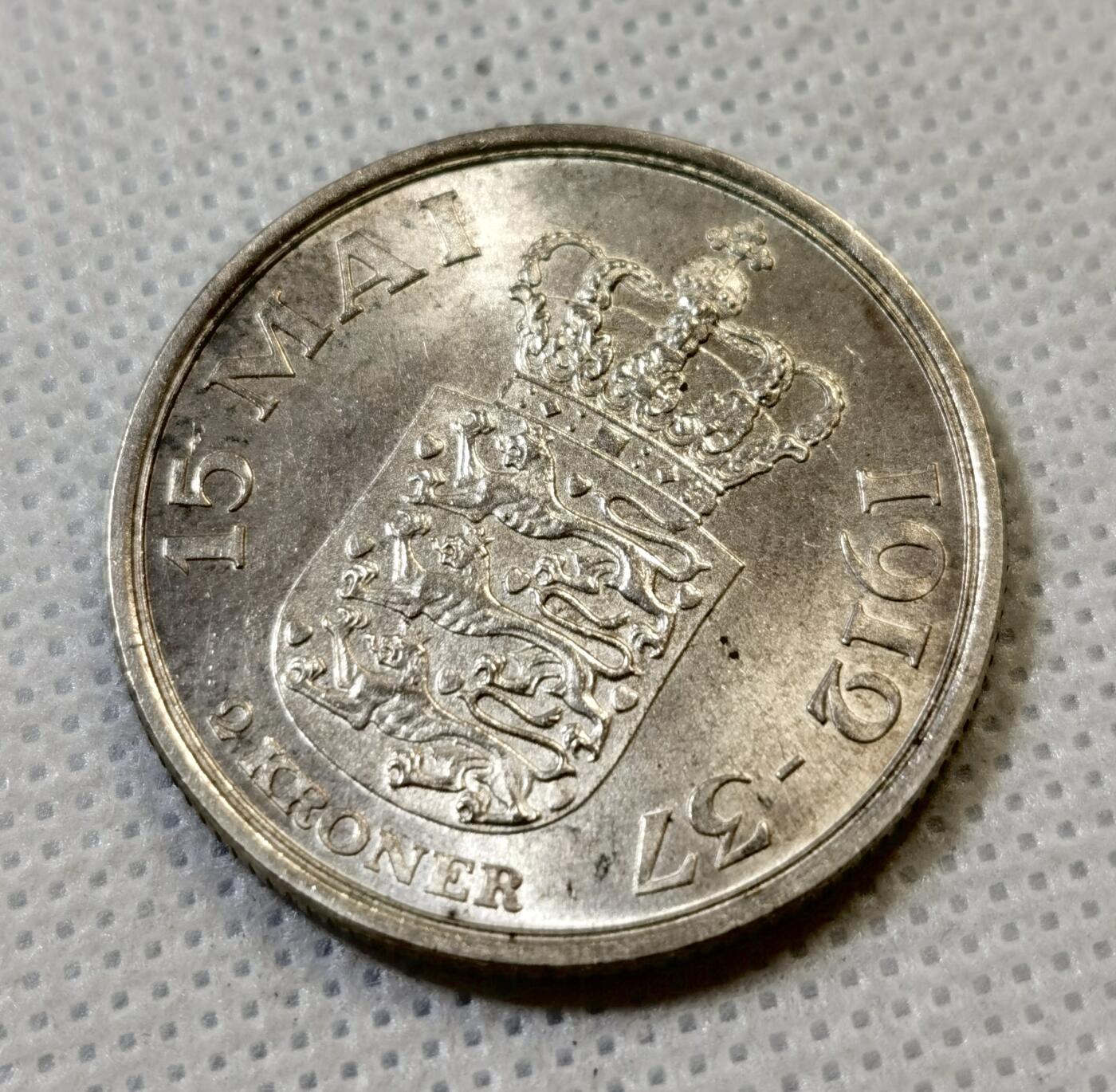 甄臻铺-世界币章拍卖（第43期）送拍享返佣金等优惠多多 UNC 丹麦1937年2克朗纪念银币 15克 800银 克里斯蒂安十世登基25周年，细节见图