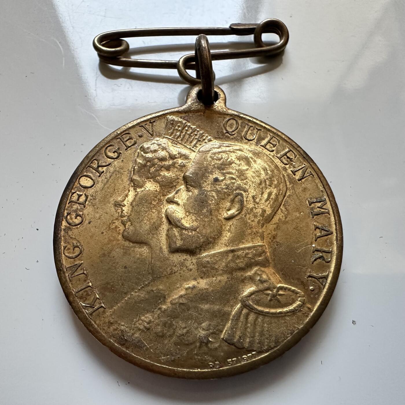 🌹外币初藏🌹🐯2025年第140场  每周二四六晚8️⃣点 接代拍 英国1911年乔治五世加冕纪念章 32.4毫米19克 铜质镀金 北安普敦市加冕庆典 