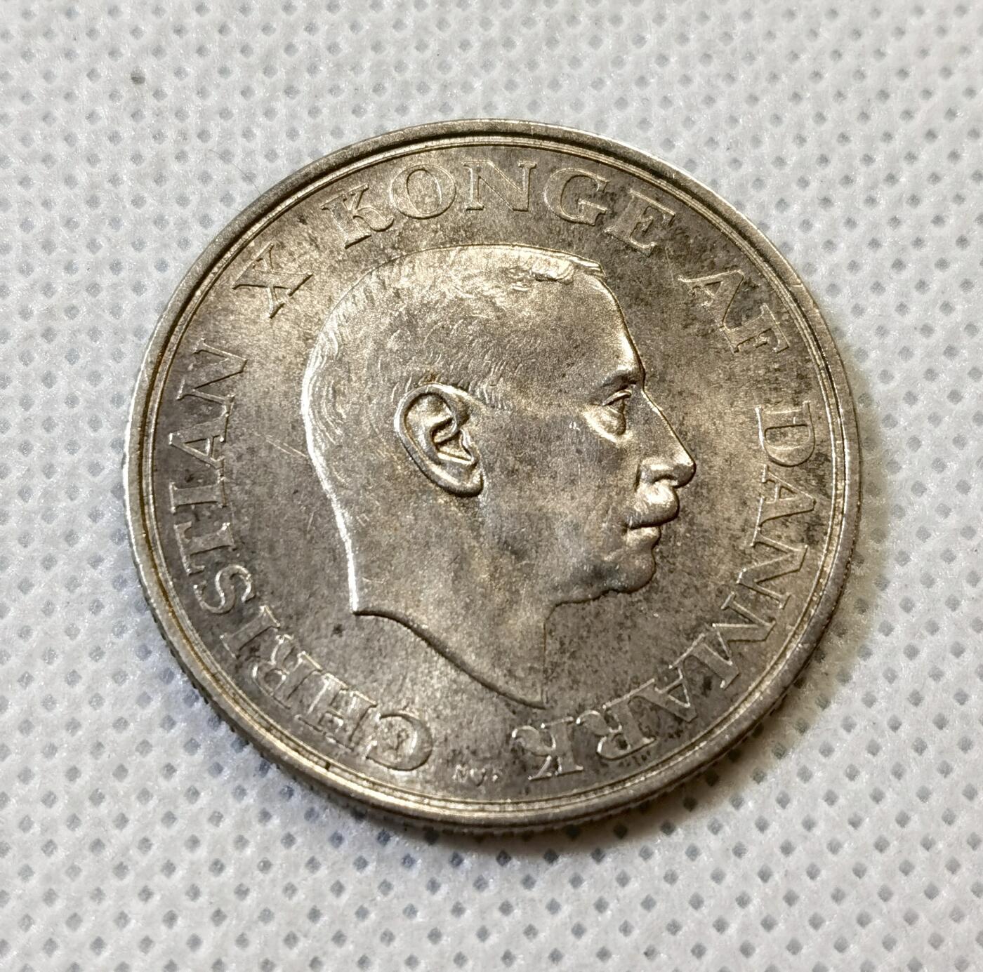 甄臻铺-世界币章拍卖（第43期）送拍享返佣金等优惠多多 UNC 丹麦1937年2克朗纪念银币 15克 800银 克里斯蒂安十世登基25周年，细节见图