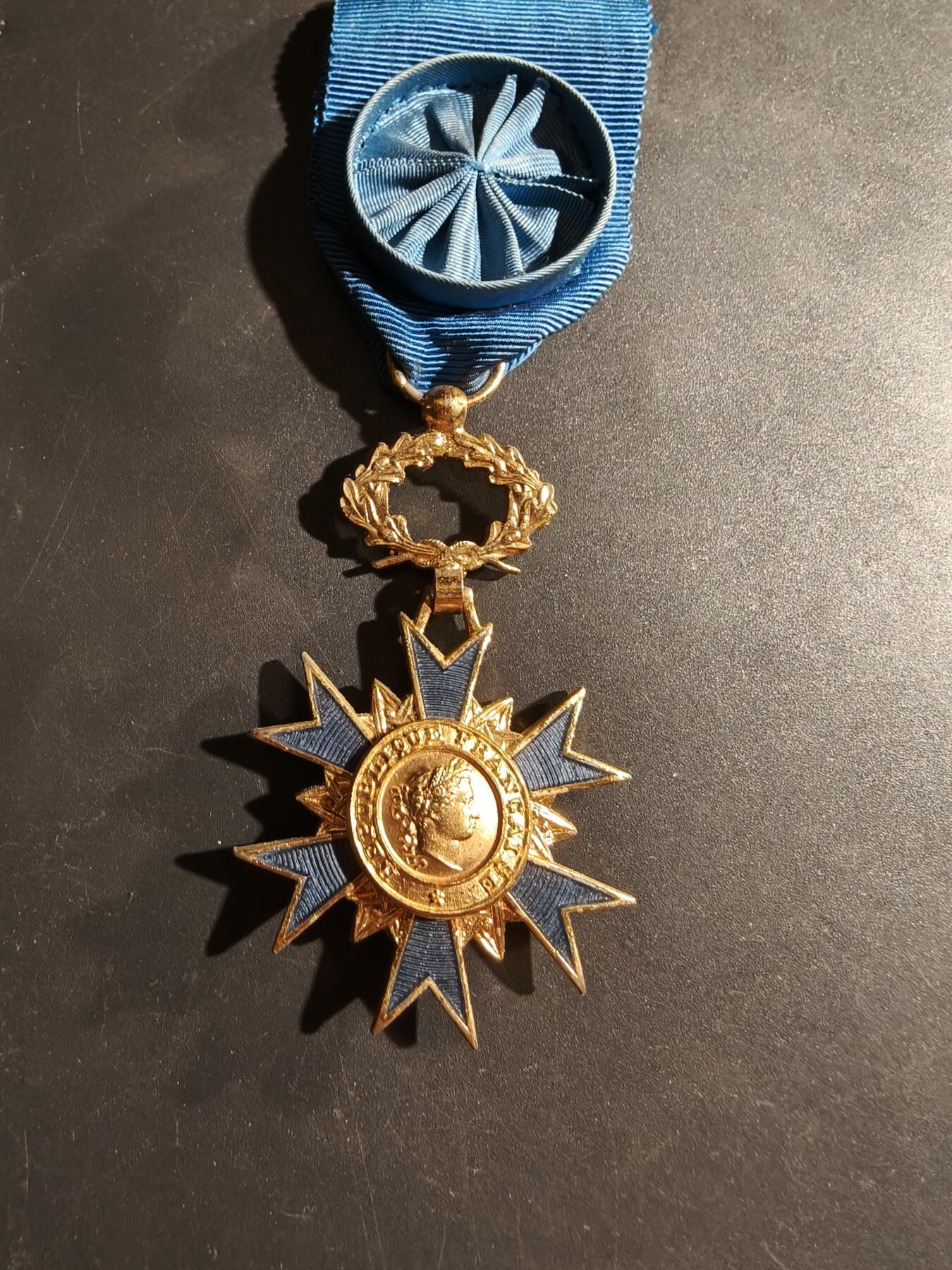 老王徽章第169期 法国军官级国家功勋勋章    原盒