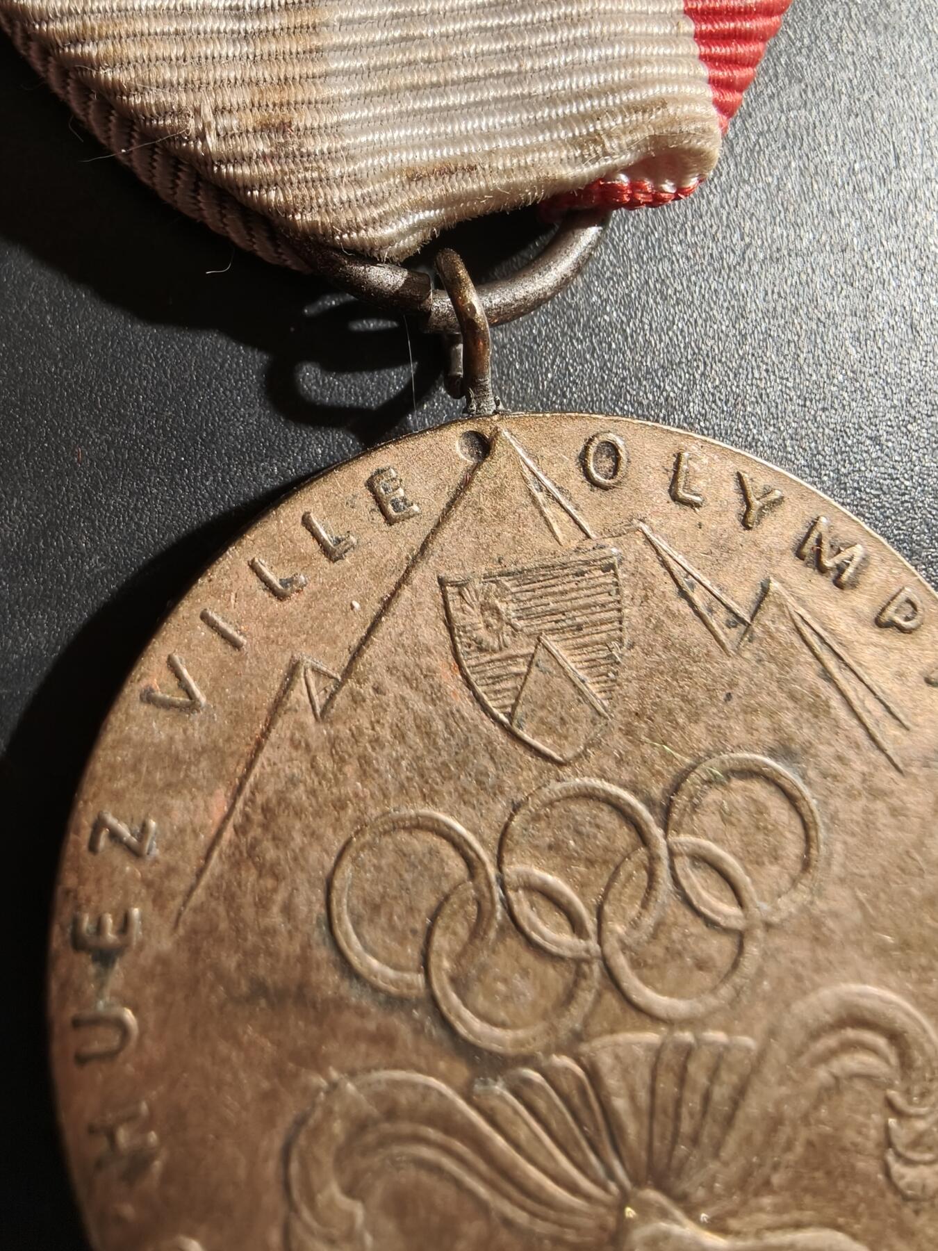 老王徽章第169期 法国1968年格勒诺布尔冬季奥运会奖章     银质镀金    12g