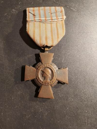 老王徽章第169期 - 法国战斗十字奖章