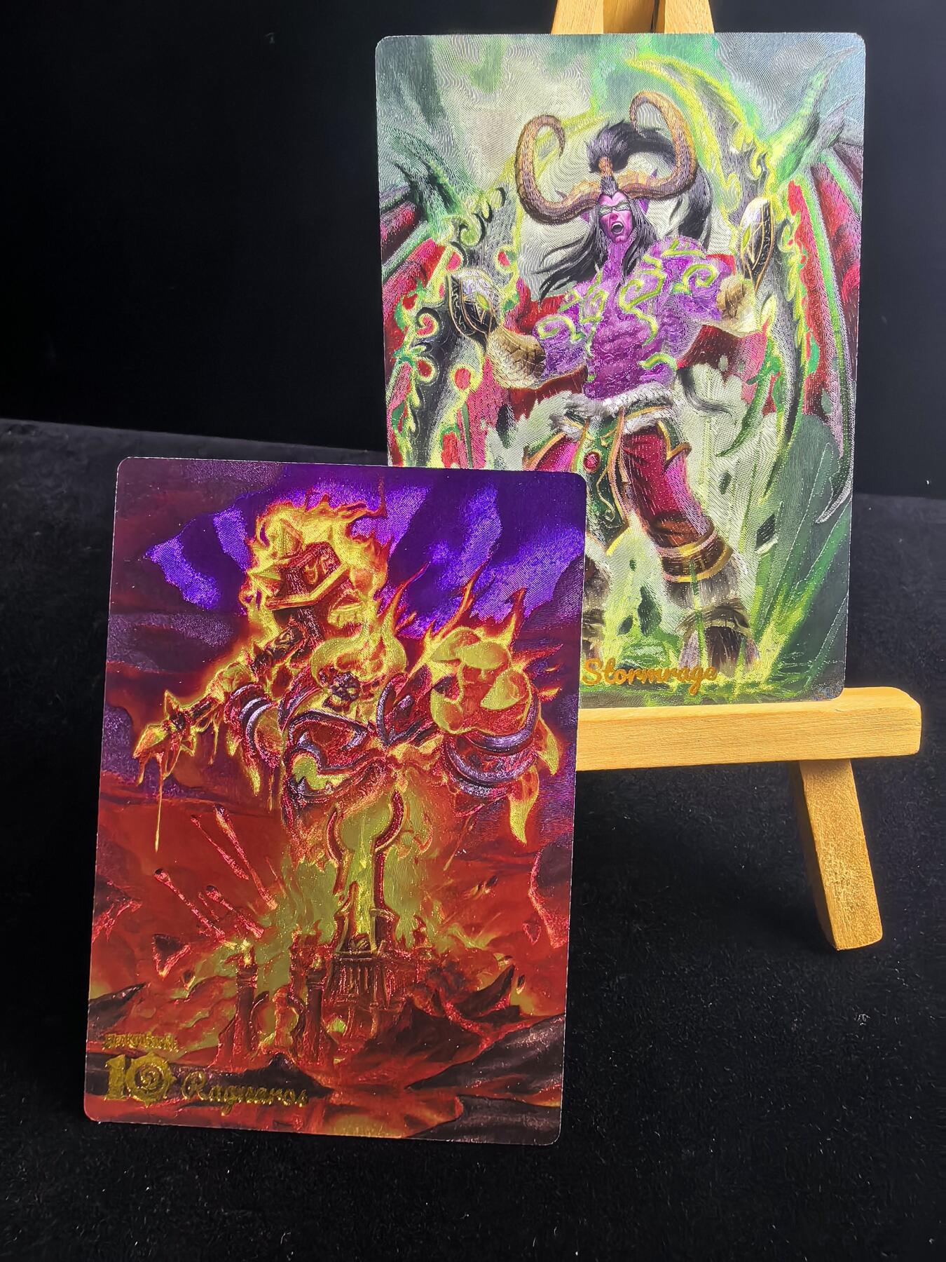 无佣金 不寄存 不收拍 链接少  主攻奇点（有大佬赞助）需要多宫大佬请私聊 部分卡牌设有底价（不想玩的那么累，即使有底价也会比市场价便宜的多，懂的自然懂） 拒绝小号抬价 大家放心拍 所有拍品部分套有卡膜 部分卡牌多宫 自制卡牌 不包厂瑕 放大镜 品控 勿拍 流拍商品会循环 感谢大家支持 留个关注 不定时上新 谢谢 奇点卡牌 炉石粗闪2张