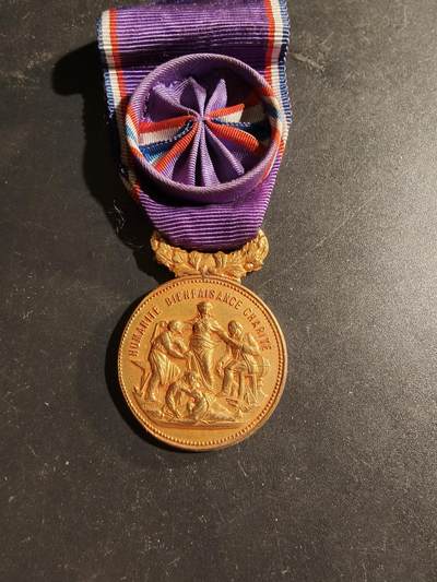 老王徽章第169期 - 法国金级军官级人道主义慈善纪念章