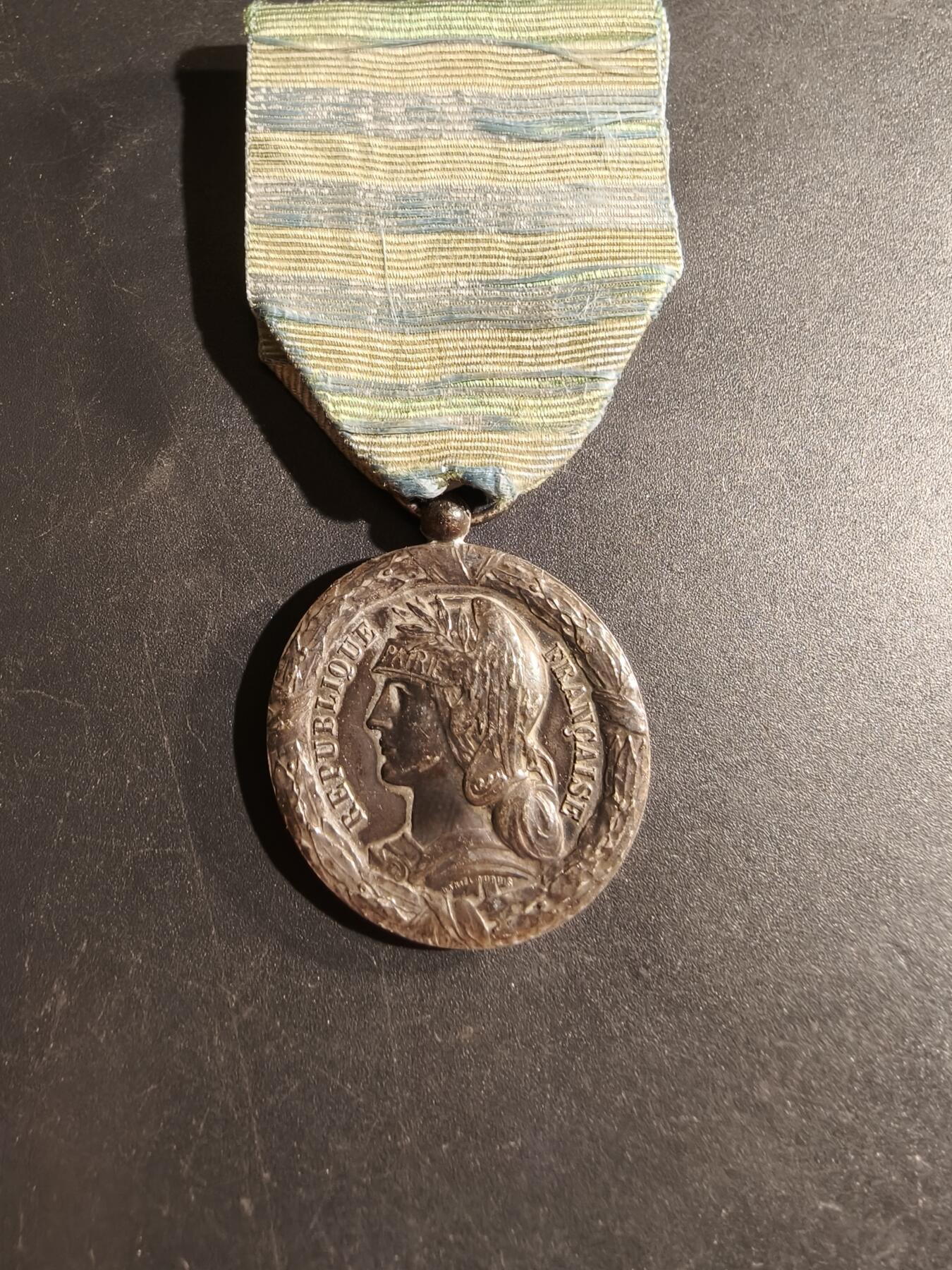 老王徽章第169期 法国1883-1886第一次远征马达加斯加战役奖章    950银