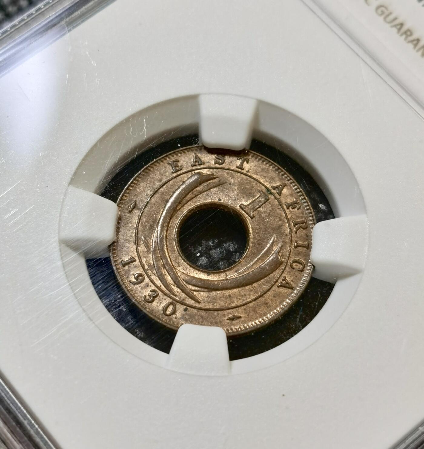 甄臻铺-世界币章拍卖（第43期）送拍享返佣金等优惠多多 NGC-MS63BN 英属东非中孔一分，有趣的中孔币，铜光满溢，状态非常好，经典殖民地品种