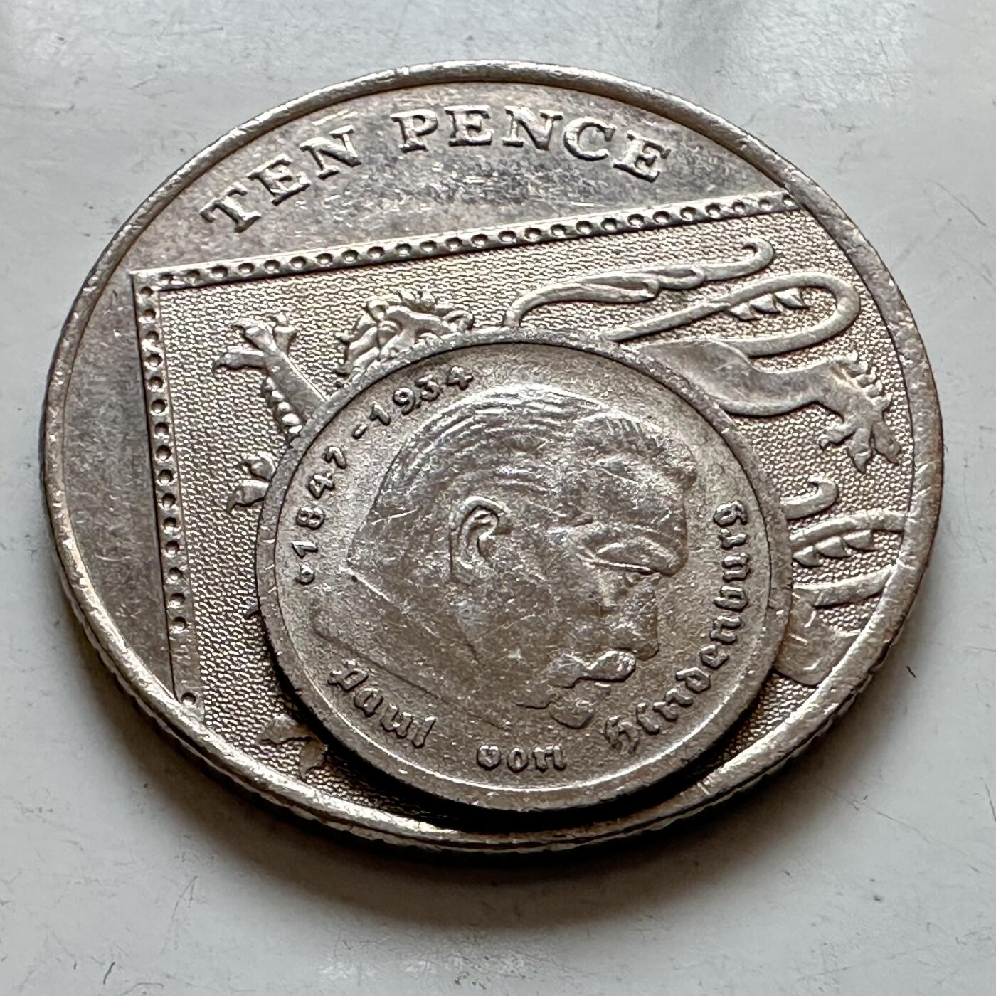 🌹外币初藏🌹🐯2025年第140场  每周二四六晚8️⃣点 接代拍 袖珍币 兴登堡两马克13.8毫米 非常卡哇伊