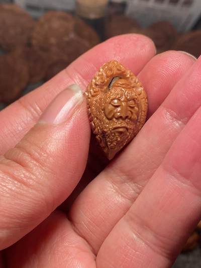 以核会友，中国非物质文化遗产苏工核雕手作 - 福利苏工核雕，纯手工雕刻，多花怪核雕刻，镂空风景达摩个性十足，等待有缘人，市场无同款，尺寸2。5x3.0喜欢的来