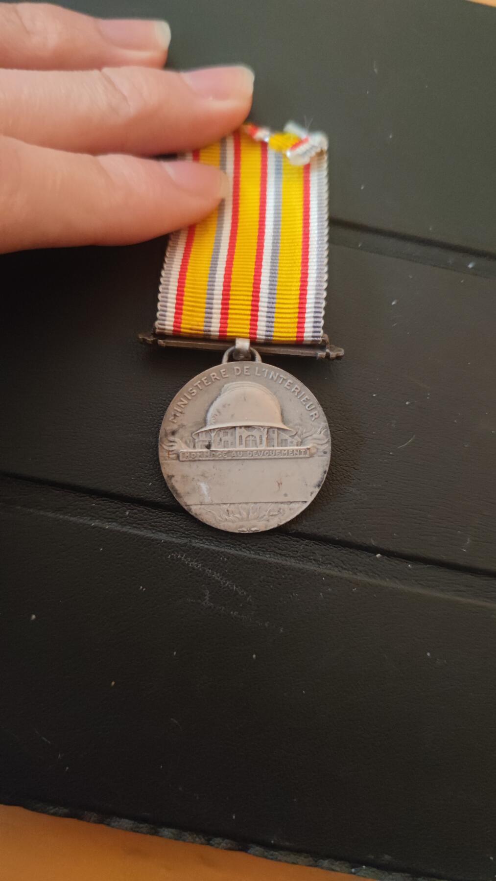 全场0元起拍，周六（12.13）下午5点开始，第70期 法国消防奖章银质。银价约175左右。