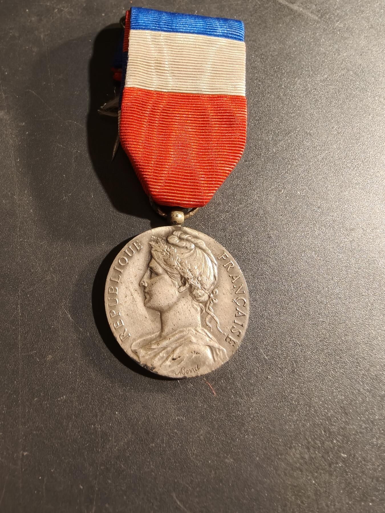 老王徽章第169期 法国银级劳工奖章    1971年社会事务部    950银    12.4g