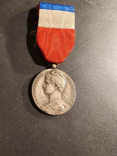 老王徽章第169期 - 法国银级劳工奖章    1971年社会事务部    950银    12.4g