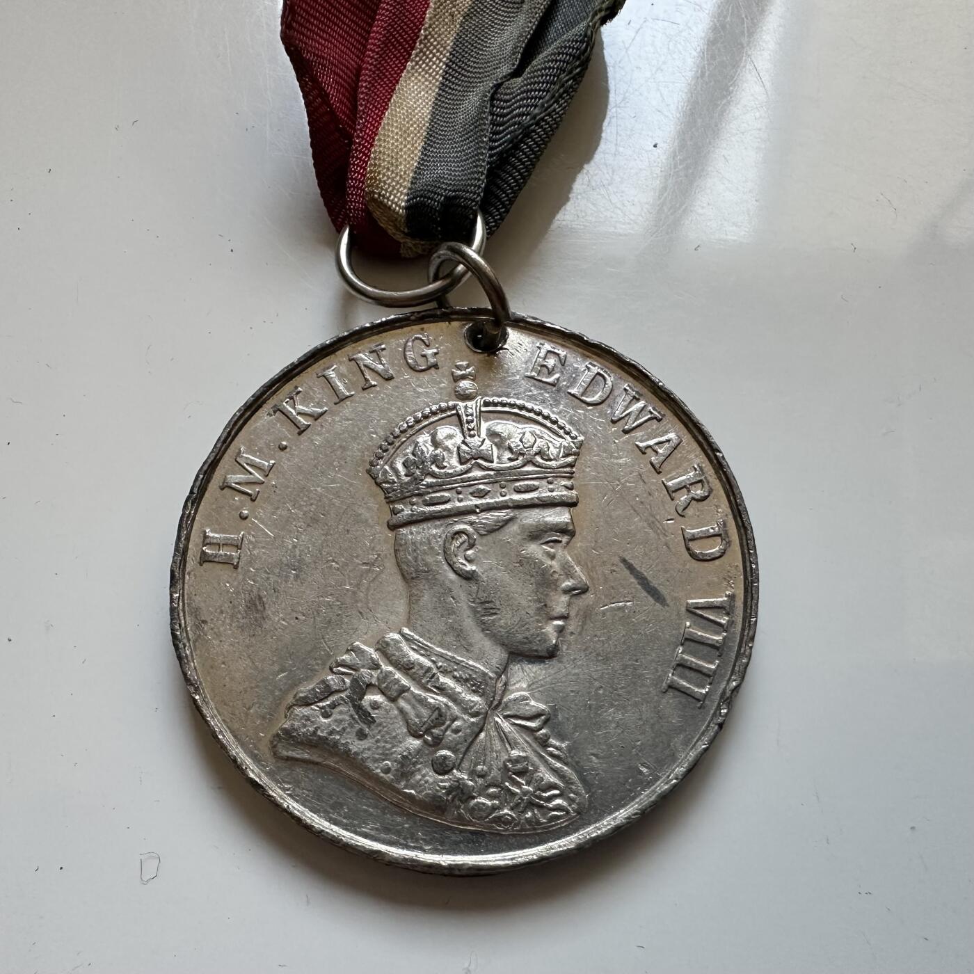 🌹外币初藏🌹🐯2025年第140场  每周二四六晚8️⃣点 接代拍 英国1937年爱德华八世加冕纪念章 锡制 38.4毫米20.9克 铸造因退位未使用 有一定的稀缺性