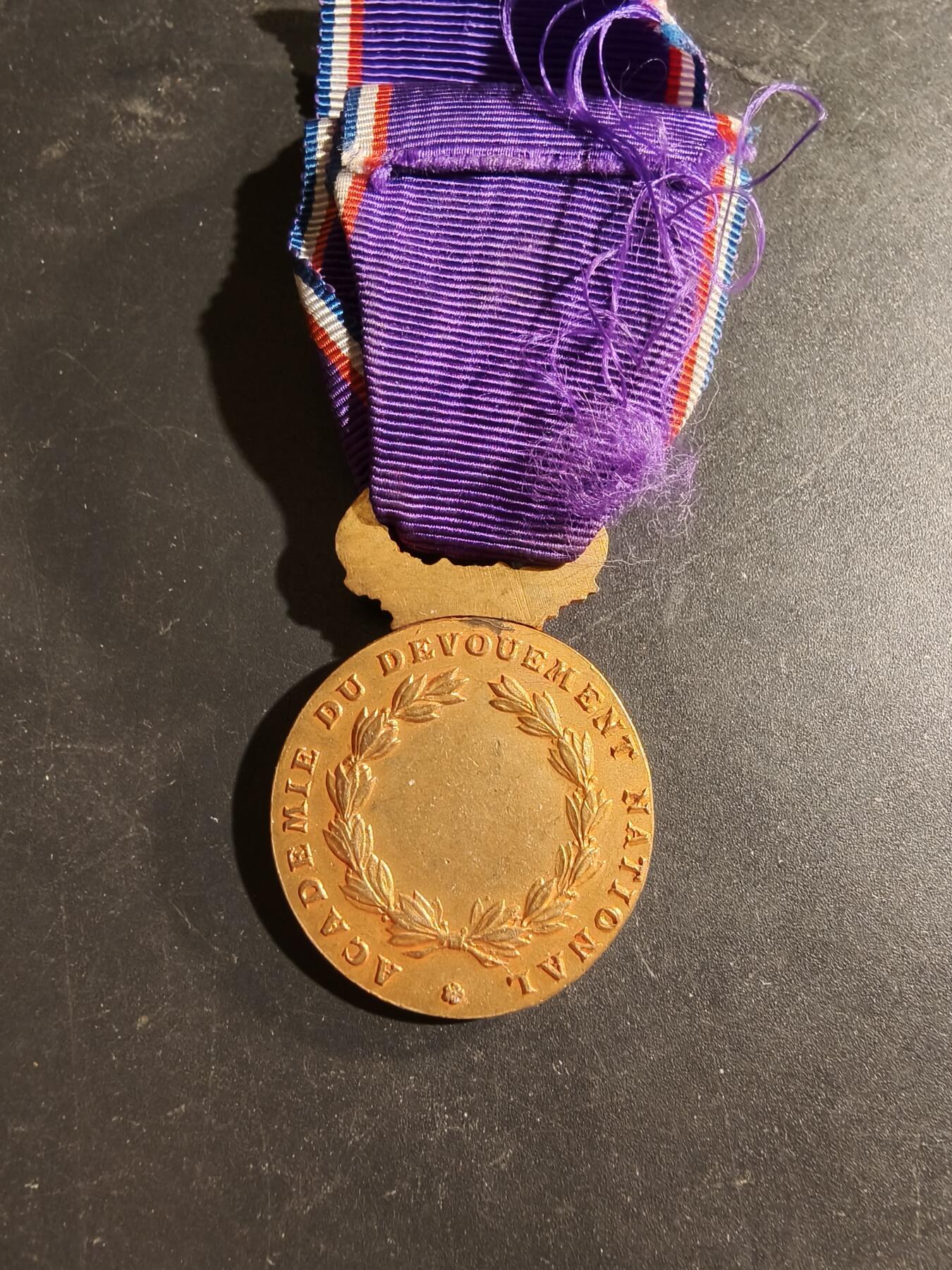 老王徽章第169期 法国金级军官级人道主义慈善纪念章